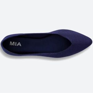 Navy flat